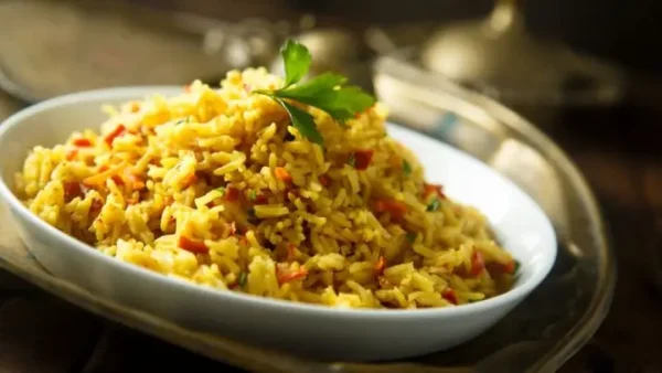 Ăn Cơm Rang Có Béo Không? Bao Nhiêu Calo & Cách Ăn Healthy