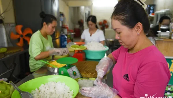 Bánh Bò Bông Người Hoa Bán Ở Đâu: Địa Chỉ Vàng Tại TP.HCM