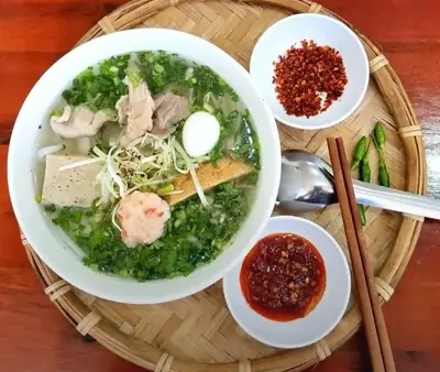Bánh Canh Chả Cá Bình Định: Khám Phá Hương Vị Đặc Sản & 10+ Quán Ngon Chuẩn Vị