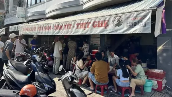 Bánh Canh Tôm Tít Thịt Cua: Khám Phá Hương Vị Độc Đáo & Địa Điểm Ngon