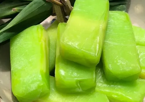 Cách Làm Bánh Đậu Xanh Lá Dứa Dai Mềm Thơm Ngon Chuẩn Vị Tại Nhà