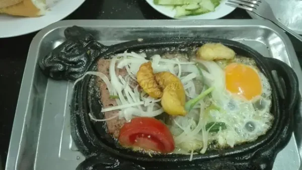Bánh Mì Bít Tết Chính Hạnh: Review Quán Ngon, Giá Rẻ Ở Hà Đông