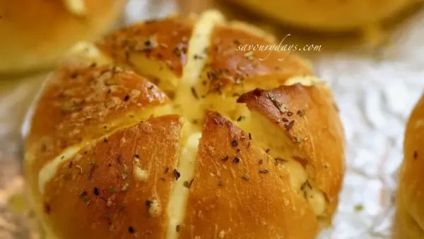 Cách Làm Bánh Mì Bơ Tỏi Hàn Quốc Phô Mai Tại Nhà: Từ Bột Hoặc Bánh Mì Mua Sẵn