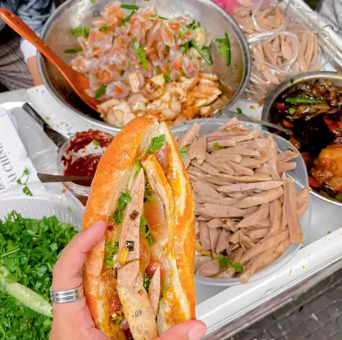 Bánh Mì Bột Lọc Đà Nẵng: Khám Phá Các Quán Ngon & Bí Quyết Thưởng Thức Bánh Mì Bột Lọc Đà Nẵng: Khám Phá Các Quán Ngon & Bí Quyết Thưởng Thức