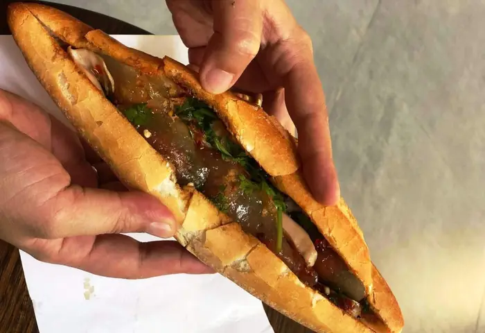 Bánh Mì Bột Lọc Đà Nẵng: Khám Phá Các Quán Ngon & Bí Quyết Thưởng Thức Bánh Mì Bột Lọc Đà Nẵng: Khám Phá Các Quán Ngon & Bí Quyết Thưởng Thức
