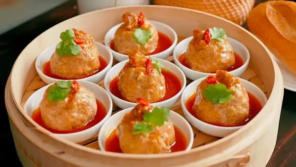 Bánh Mì Chấm Xíu Mại: Cách Làm Chuẩn Vị Đà Lạt Tại Nhà & Địa Chỉ Ngon Nức Tiếng