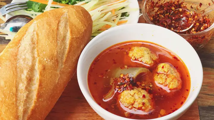 Bánh Mì Chấm Xíu Mại: Cách Làm Chuẩn Vị Đà Lạt Tại Nhà & Địa Chỉ Ngon Nức Tiếng Bánh Mì Chấm Xíu Mại: Cách Làm Chuẩn Vị Đà Lạt Tại Nhà & Địa Chỉ Ngon Nức Tiếng