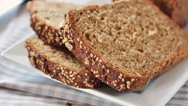 Bánh Mì Đen Làm Từ Gì? Giải Mã Thành Phần & Đặc Điểm Nổi Bật