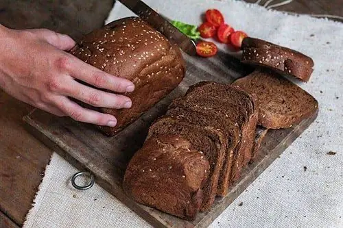 Bánh Mì Đen Làm Từ Gì? Giải Mã Thành Phần & Đặc Điểm Nổi Bật Bánh Mì Đen Làm Từ Gì? Giải Mã Thành Phần & Đặc Điểm Nổi Bật