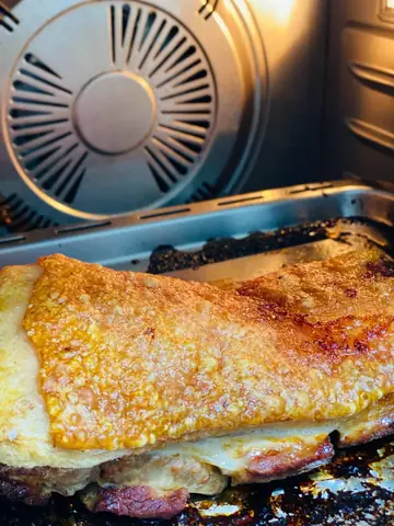 Bánh Mì Heo Quay Ngon: Bí Quyết Làm & Chọn Quán Chuẩn Vị Sài Gòn Bánh Mì Heo Quay Ngon: Bí Quyết Làm & Chọn Quán Chuẩn Vị Sài Gòn