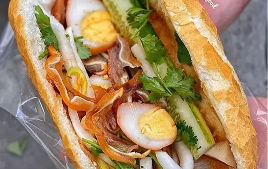 Bánh Mì Phá Lấu Trứng: Khám Phá Địa Điểm Ngon, Giá Rẻ Và Cách Làm Chuẩn Vị