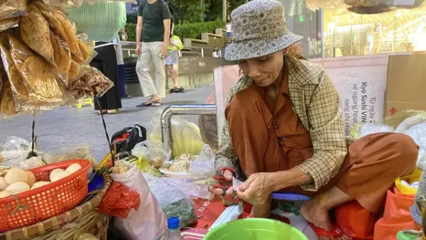 Bánh Tráng Trộn Bà Gánh: Khám Phá Hương Vị Đặc Trưng Và Địa Chỉ Ăn Ngon