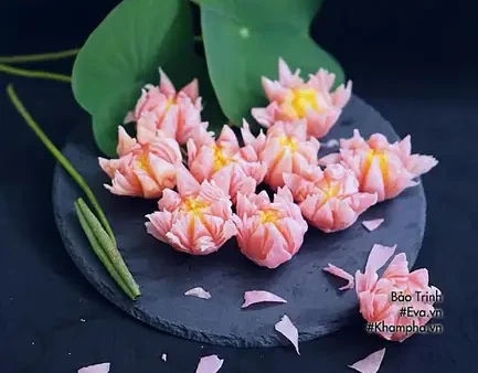 Bánh Trung Thu Hoa Sen: Hướng Dẫn Làm & Địa Chỉ Mua Ngon