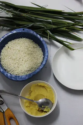 Cách Làm Bánh Ú Lá Tre Nhân Sầu Riêng: Chuẩn Bị, Cách Gói Và Luộc