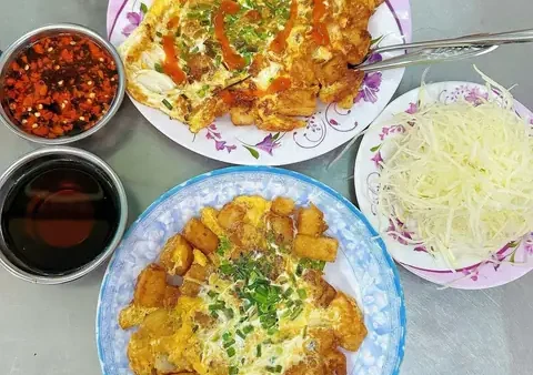 Top Quán Bột Chiên Ngon Nhất TP.HCM: Review & Gợi Ý Địa Điểm Must-try