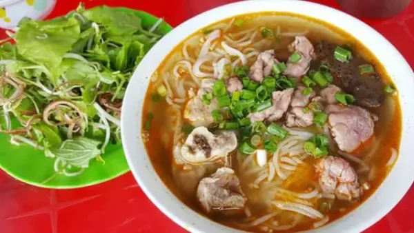 Bún Bò Huế Thảo Linh: Địa Chỉ, Đánh Giá Và Menu Quán Ngon Ở Hà Nội