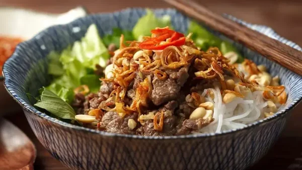 Bà Bà Bún Bò Nam Bộ: Địa Chỉ, Menu, Đánh Giá & Kinh Nghiệm | Quán Ngon Hồ Chí Minh