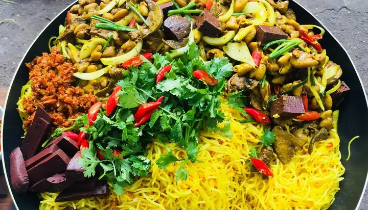 Bún Lòng Xào Nghệ Đà Nẵng: Khám Phá 10+ Quán Ngon Chuẩn Vị & Cách Làm Tại Nhà