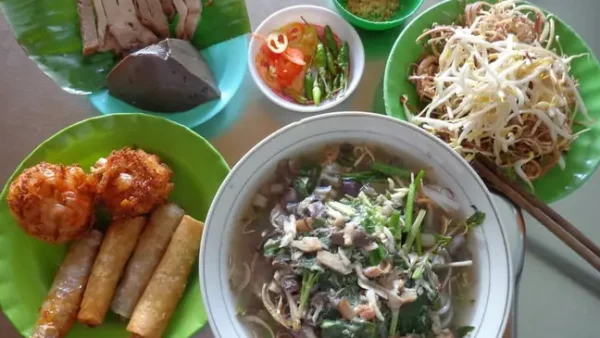 Bún Nước Lèo Cô Ba Trà Vinh: Địa Chỉ, Giá Cả Và Trải Nghiệm Độc Đáo