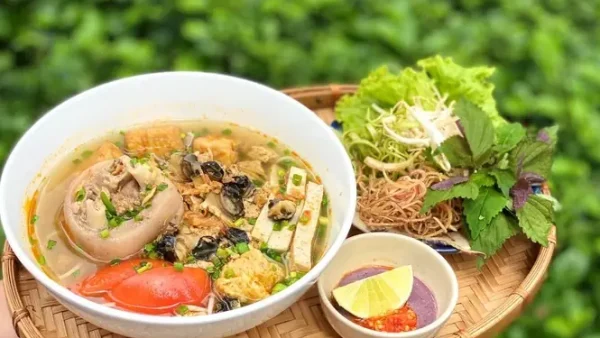 Bún Riêu Buôn Mê Thuột Tại Bà Giao: Địa Chỉ, Menu Và Cách Đặt Món