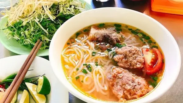 Bún Riêu Cô Lan Đà Lạt: Địa Chỉ, Review & Kinh Nghiệm Ăn Ngon