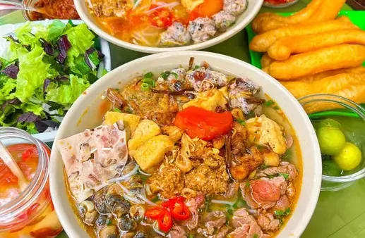 Khám Phá Bún Riêu Ốc Hà Nội: Top Quán Ngon & Cách Thưởng Thức Chuẩn Vị