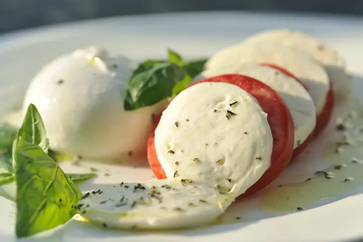 Phân Biệt Các Loại Phô Mai Mozzarella: Hướng Dẫn Chi Tiết Từ A-Z Phân Biệt Các Loại Phô Mai Mozzarella: Hướng Dẫn Chi Tiết Từ A-Z