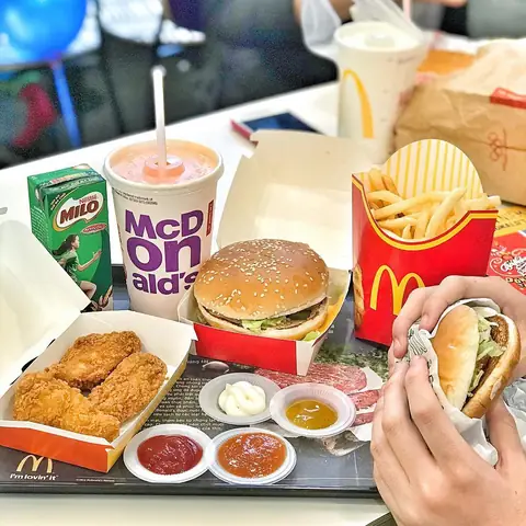 Khám Phá Thế Giới Các Món Ăn Fast Food Phổ Biến & Cách Thưởng Thức Ngon Khám Phá Thế Giới Các Món Ăn Fast Food Phổ Biến & Cách Thưởng Thức Ngon