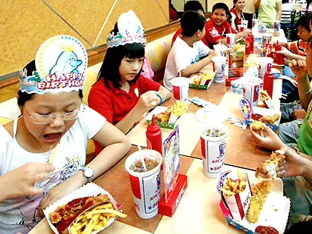 Khám Phá Thế Giới Các Món Ăn Fast Food Phổ Biến & Cách Thưởng Thức Ngon Khám Phá Thế Giới Các Món Ăn Fast Food Phổ Biến & Cách Thưởng Thức Ngon