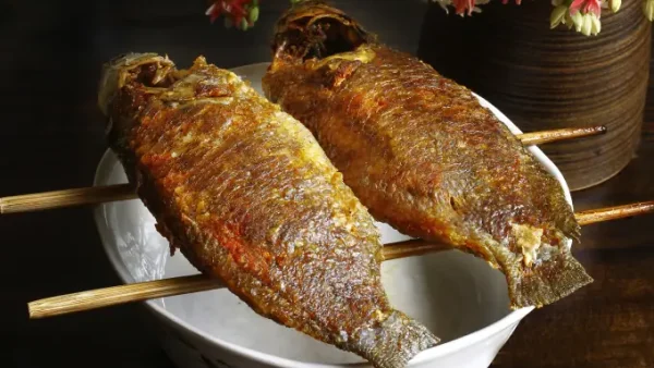 Bí Quyết Chiên Cá Giòn Lâu: Từ Chuẩn Bị Đến Bí Thuật Giữ Độ Giòn Tan