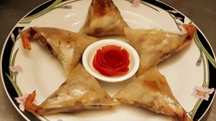 Cách Cuốn Tôm Hỏa Tiễn Thành Chả Giò Giòn Ngon Tại Nhà Cách Cuốn Tôm Hỏa Tiễn Thành Chả Giò Giòn Ngon Tại Nhà