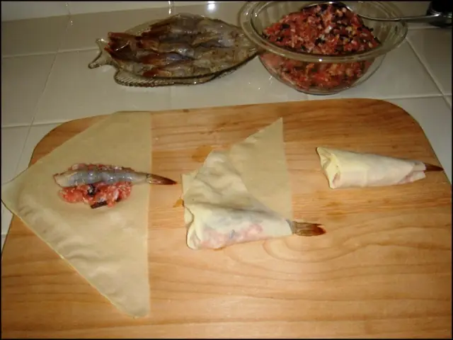 Cách Cuốn Tôm Hỏa Tiễn Thành Chả Giò Giòn Ngon Tại Nhà Cách Cuốn Tôm Hỏa Tiễn Thành Chả Giò Giòn Ngon Tại Nhà