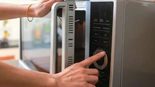 Cách Hấp Há Cảo Bằng Lò Vi Sóng: Hướng Dẫn Chi Tiết Để Có Vỏ Dai Ngon, Không Bị Khô