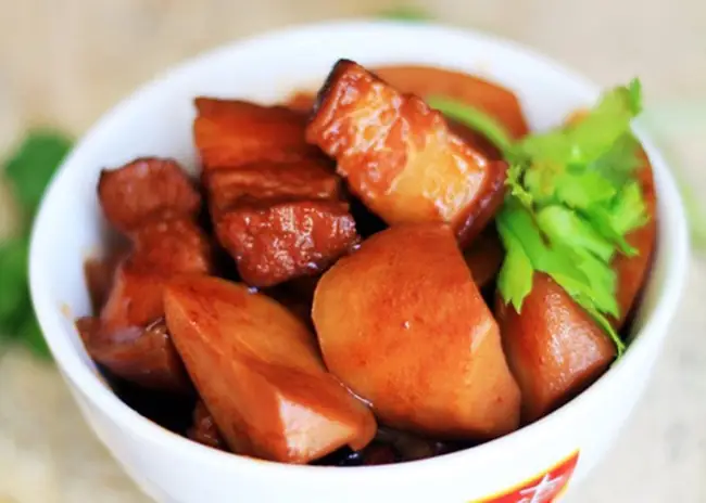 Bí Quyết Kho Thịt Heo Nhanh Mềm Thấm Vị Đậm Đà Chuẩn Vị Gia Đình Bí Quyết Kho Thịt Heo Nhanh Mềm Thấm Vị Đậm Đà Chuẩn Vị Gia Đình