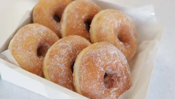 Cách Làm Bánh Donut Đơn Giản Tại Nhà: Hướng Dẫn Chi Tiết Cho Người Mới Bắt Đầu