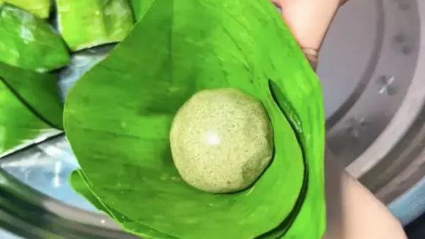 Cách Làm Bánh Gai Bằng Lá Gai Khô Tại Nhà: Nấu Bột, Gói Và Hấp Mềm Dẻo