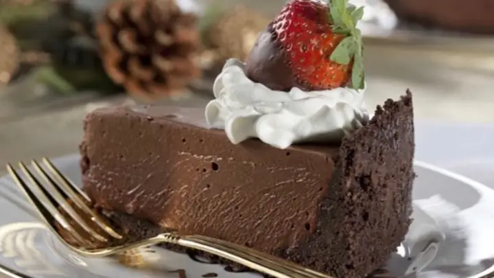 Cách Làm Bánh Mousse Socola Mịn Tan, Không Cần Lò Nướng & Gelatin