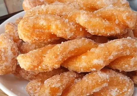 Cách Làm Bánh Quai Chèo Giòn Rụm Thơm Ngon Tại Nhà Đơn Giản