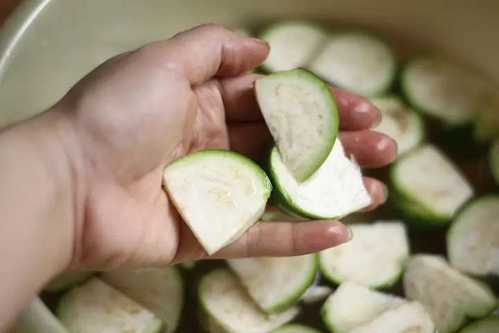 Cách Làm Cà Ghém Muối Xổi Ngon Chua Cay Giòn Tan Đưa Cơm Cách Làm Cà Ghém Muối Xổi Ngon Chua Cay Giòn Tan Đưa Cơm