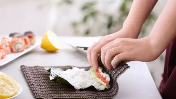 Cách Làm Cơm Nắm Cho Bé Ăn BLW Chuẩn Dinh Dưỡng, Dễ Bốc Nắm