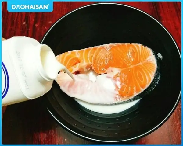 Cách Làm Đầu Cá Hồi Không Bị Tanh: Bí Quyết Sơ Chế & Công Thức Nấu Ngon Cách Làm Đầu Cá Hồi Không Bị Tanh: Bí Quyết Sơ Chế & Công Thức Nấu Ngon