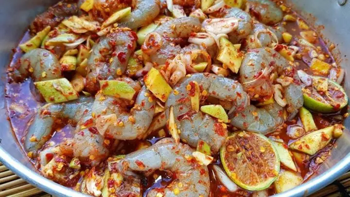 Hướng Dẫn Cách Làm Gỏi Tôm Sống Chuẩn Vị, Tươi Ngon & An Toàn Tại Nhà Hướng Dẫn Cách Làm Gỏi Tôm Sống Chuẩn Vị, Tươi Ngon & An Toàn Tại Nhà