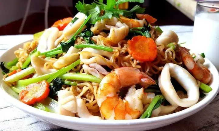 Cách Làm Mì Xào Không Bị Khô, Dai Ngon Và Không Dính Chùm Cách Làm Mì Xào Không Bị Khô, Dai Ngon Và Không Dính Chùm
