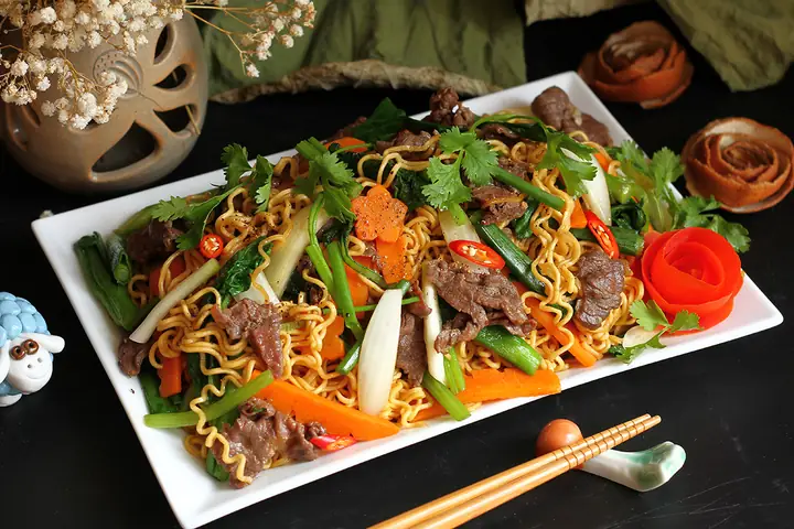 Cách Làm Mì Xào Không Bị Khô, Dai Ngon Và Không Dính Chùm Cách Làm Mì Xào Không Bị Khô, Dai Ngon Và Không Dính Chùm