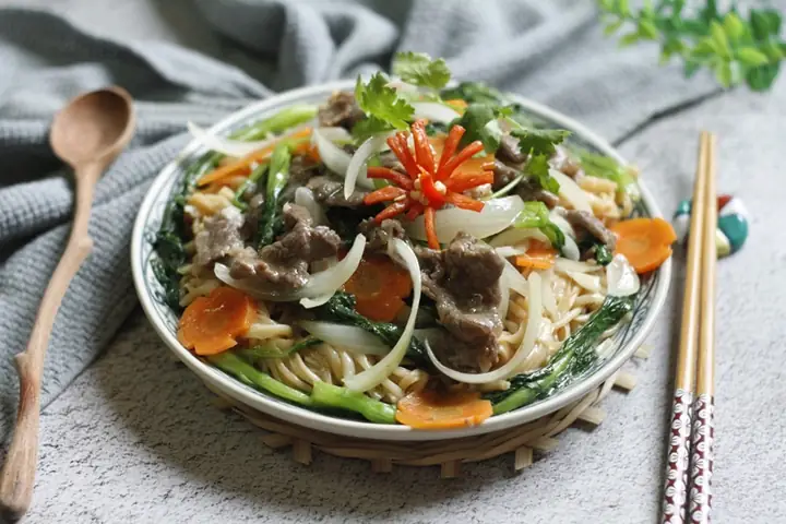 Cách Làm Phở Xào Thơm Ngon Đơn Giản Tại Nhà: Bí Quyết Sợi Phở Dai Mềm Không Nát Cách Làm Phở Xào Thơm Ngon Đơn Giản Tại Nhà: Bí Quyết Sợi Phở Dai Mềm Không Nát