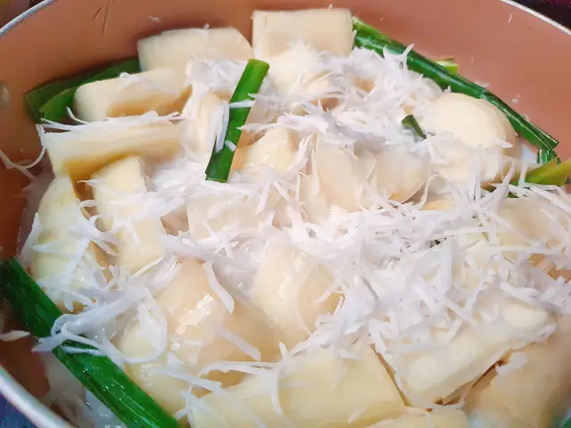 Cách Làm Sắn Hấp Cốt Dừa Dẻo Thơm, Béo Ngậy Tại Nhà Đơn Giản Cách Làm Sắn Hấp Cốt Dừa Dẻo Thơm, Béo Ngậy Tại Nhà Đơn Giản