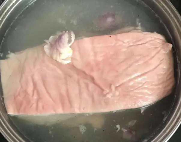 Cách Làm Thịt Quay Tại Nhà Da Giòn Rụm, Thịt Mềm Ngon Như Ngoài Hàng (4 Cách: Lò, Chảo, Air Fryer, Quay Muối) Cách Làm Thịt Quay Tại Nhà Da Giòn Rụm, Thịt Mềm Ngon Như Ngoài Hàng (4 Cách: Lò, Chảo, Air Fryer, Quay Muối)