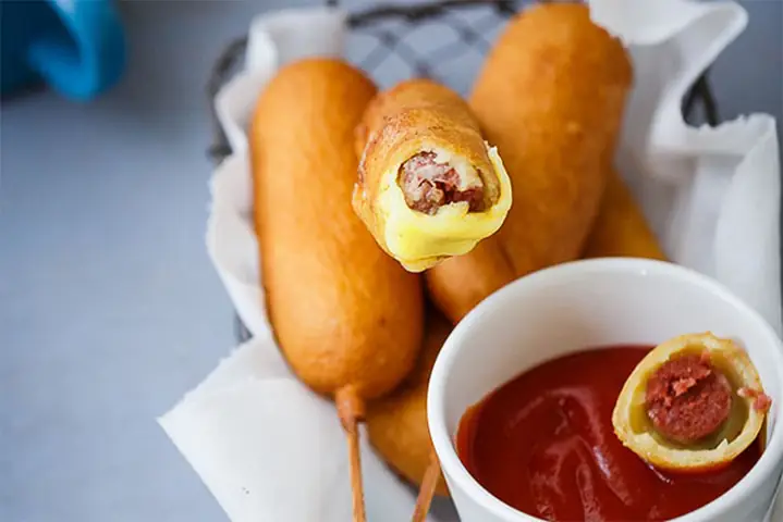 Cách Làm Xúc Xích Phô Mai Kéo Sợi Giòn Ngon Tại Nhà Cách Làm Xúc Xích Phô Mai Kéo Sợi Giòn Ngon Tại Nhà