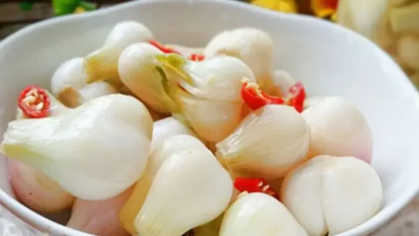 Cách Muối Hành Củ Non Ngon, Giòn Lâu Chuẩn Vị Ngày Tết