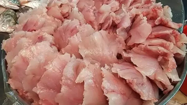 Cách Nạo Cá Thác Lác Chuẩn Chỉnh Để Làm Chả Dai Ngon